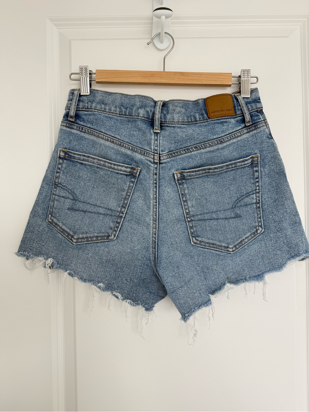 AMERICAN EAGLE | Highest Rise 90s Boyfriend Short - Size 6 - Picture 5 of 11